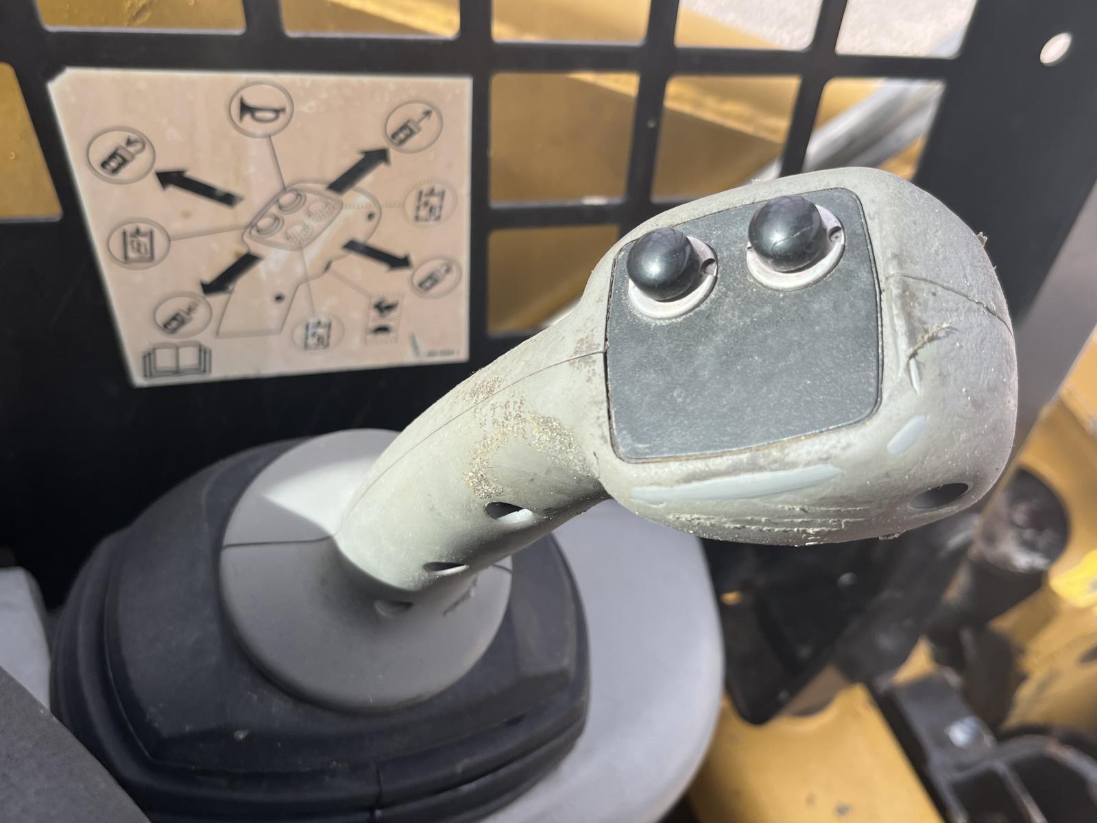 ./imagenes/INVOICE/2019/16885/MINICARGADOR CATERPILLAR 226B3 (9).JPG